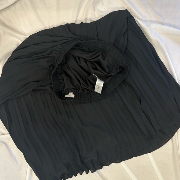 LOFT Black Pleated Midi Skirt for Work - Picture 5 of 7